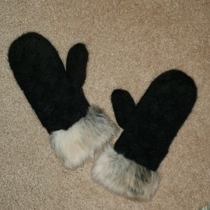 Faux fur mittens